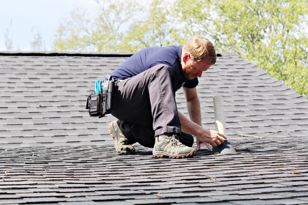 Inspector checking a roof flashing in Lebanon, Tennessee